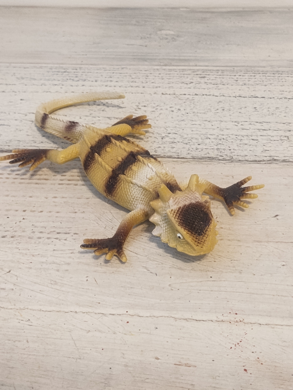 FigureRealistic Detailed  Striped Lizard LARGE 9" Plastic PVC Figure